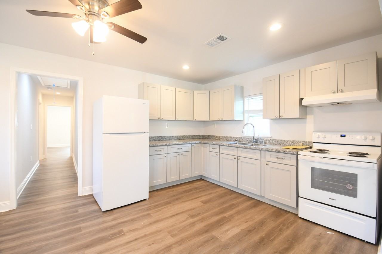 415 W 29th Ave #1 - Photo 5 of 10