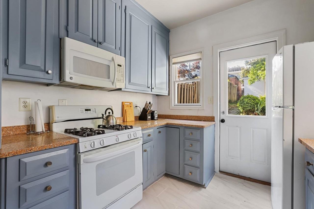 Classic DC living with space, style, and an unbeatable location - Photo 4 of 35