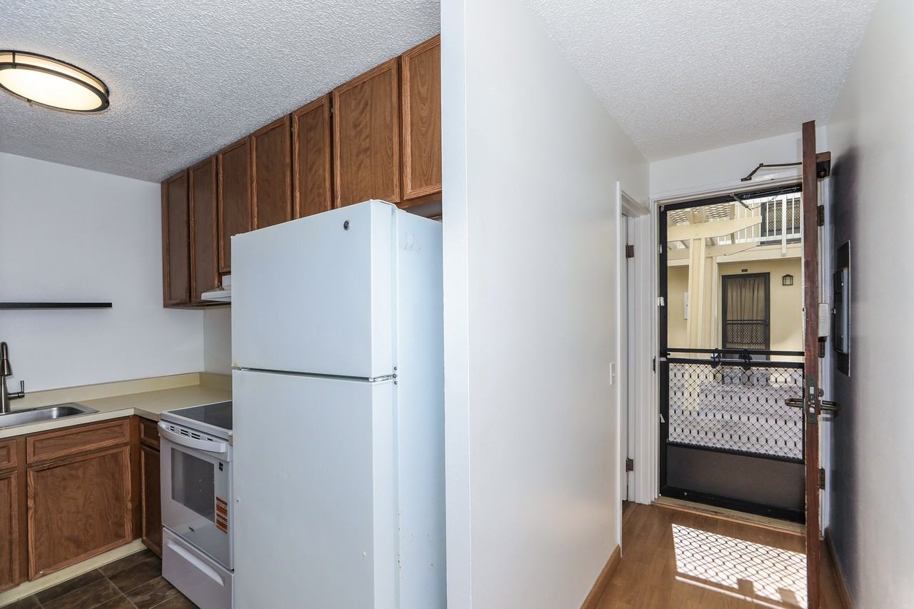 350 Aoloa St #1 - Photo 3 of 17