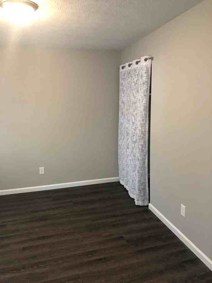 4800 Saddlebrook LaneApt 5 #5 - Photo 7 of 13