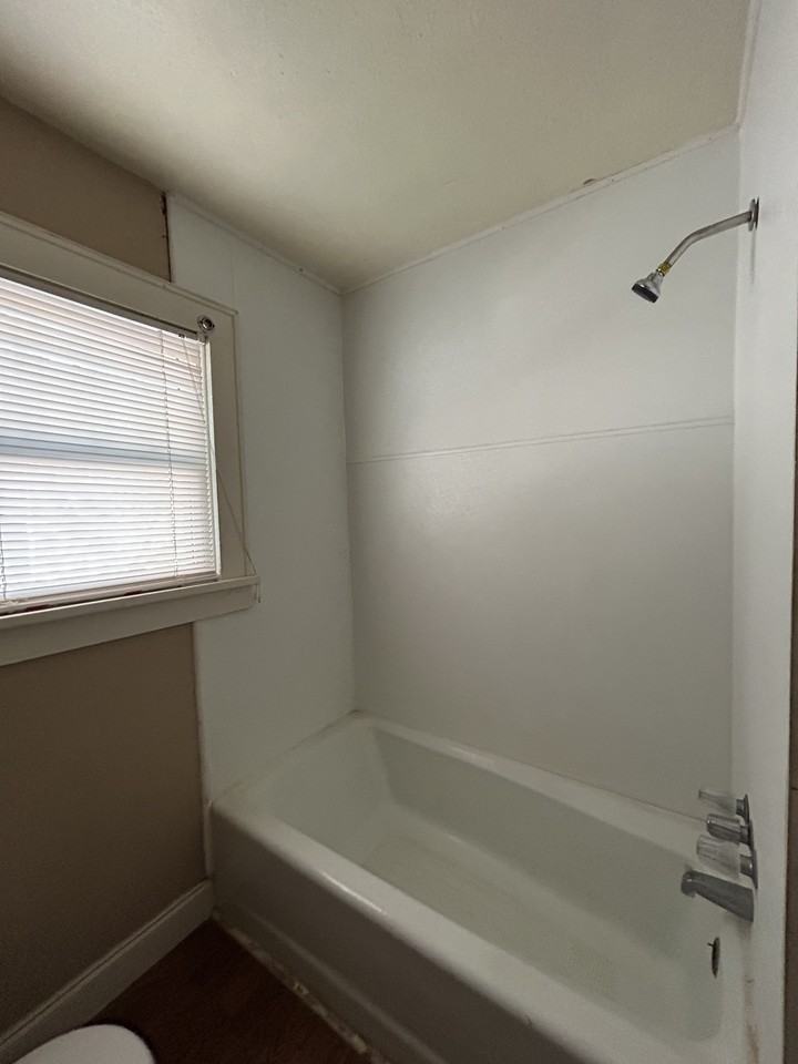 2118 24th St #1 - Photo 5 of 8