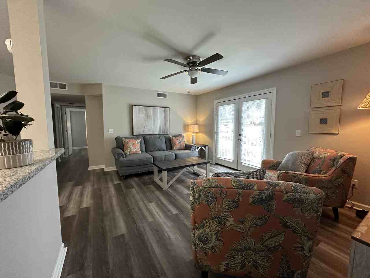 403 S Thomas Rd #D - Photo 3 of 11