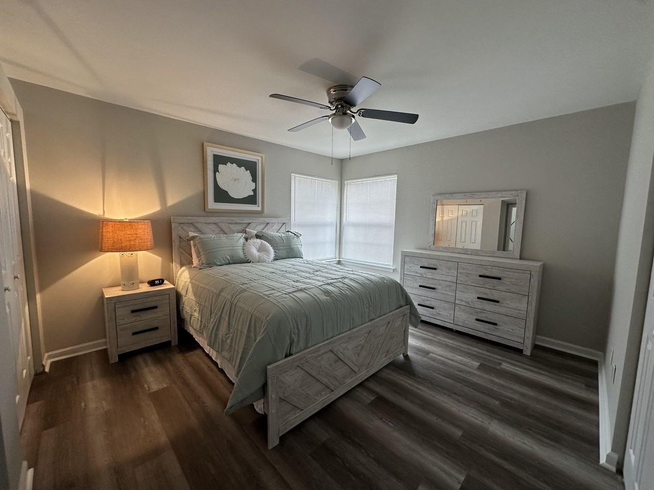 403 S Thomas Rd #D - Photo 7 of 11