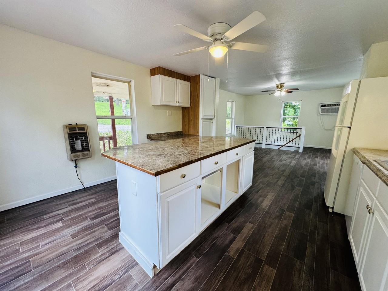 203 Esther St #1 - Photo 5 of 10