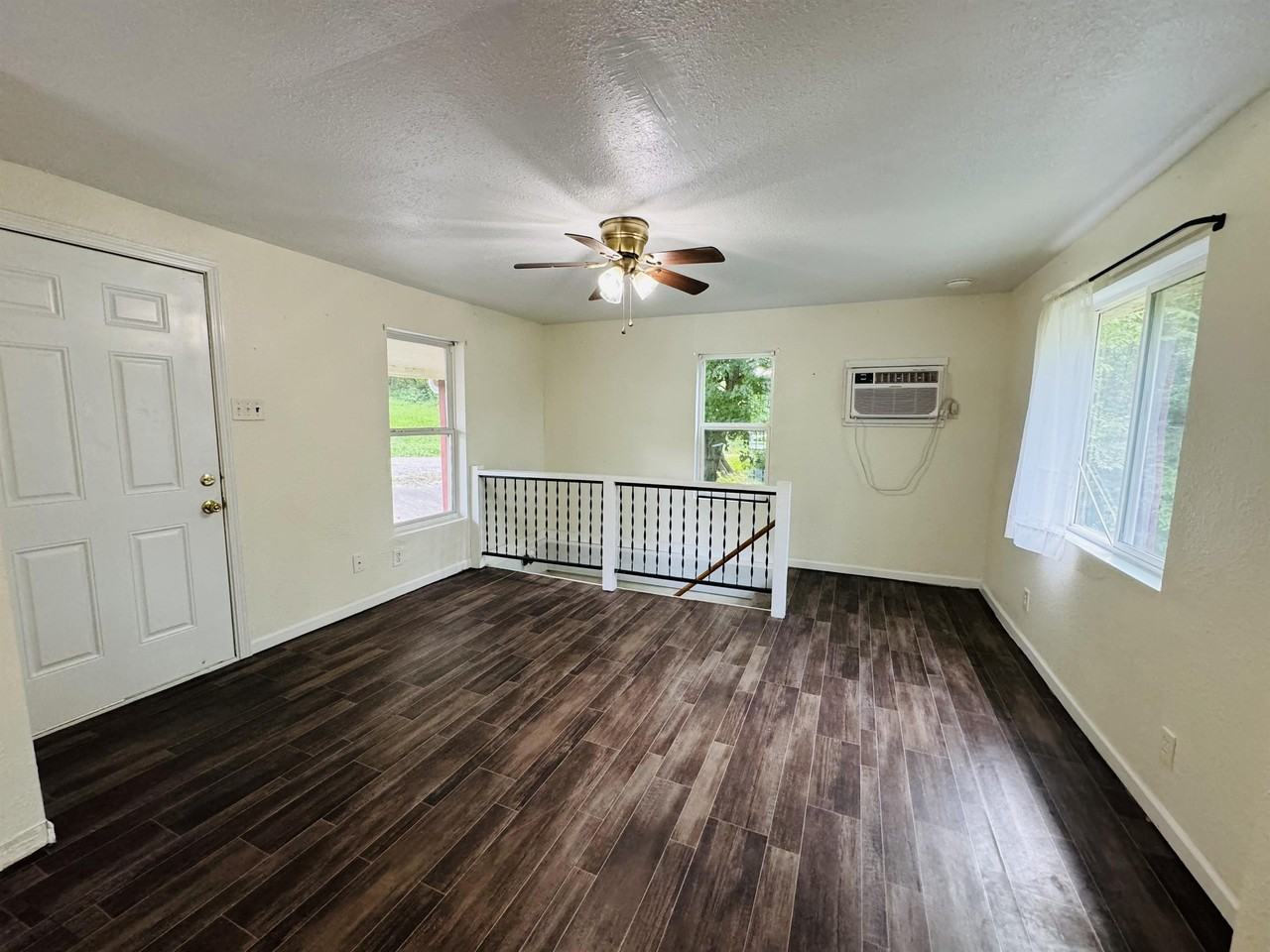 203 Esther St #1 - Photo 6 of 10