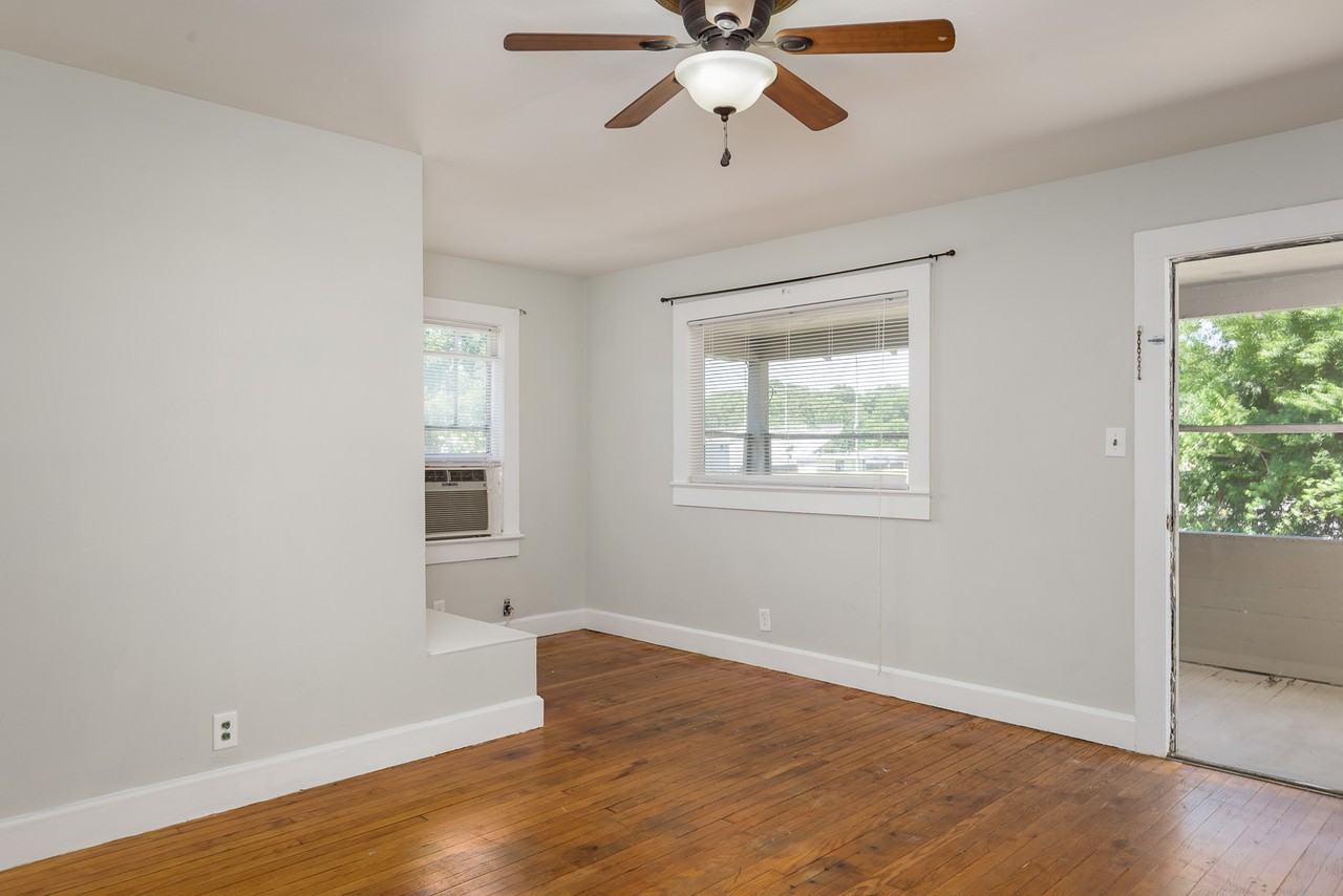 525 N Chestnut St #1 - Photo 5 of 10