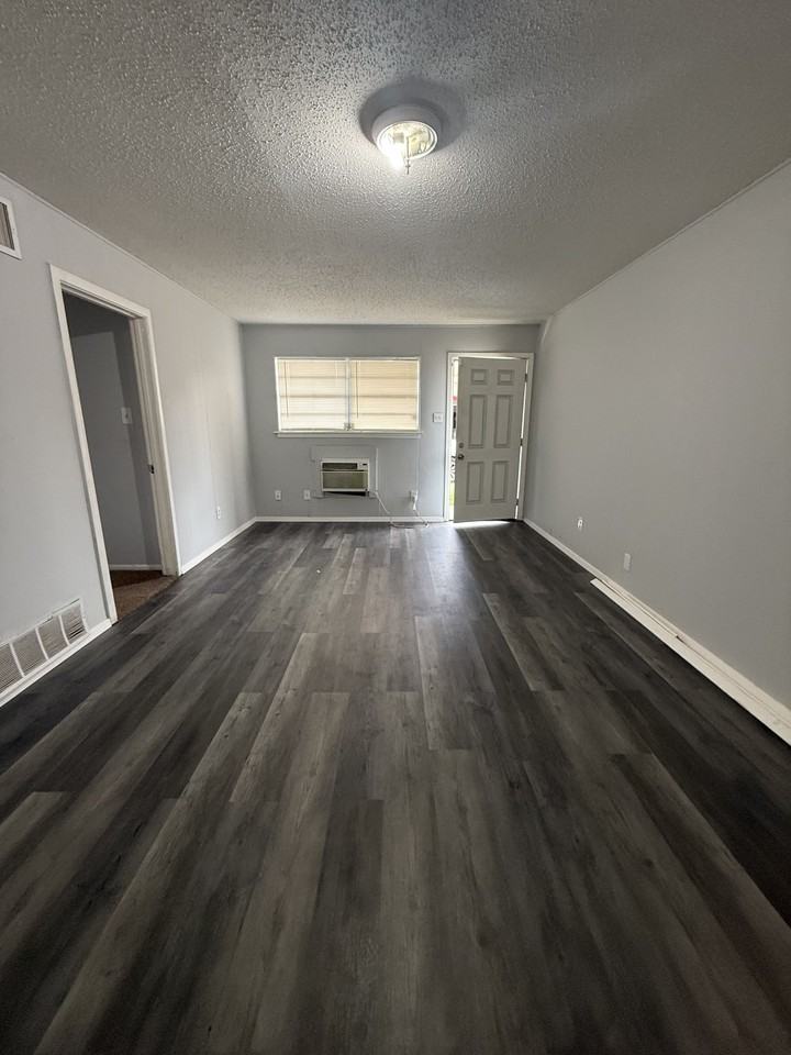 6504 6504 Avenue Q - B #B - Photo 3 of 10