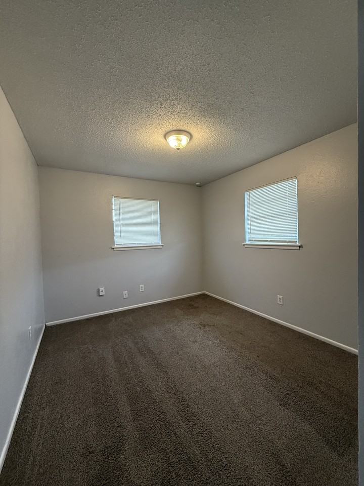 6504 6504 Avenue Q - B #B - Photo 4 of 10