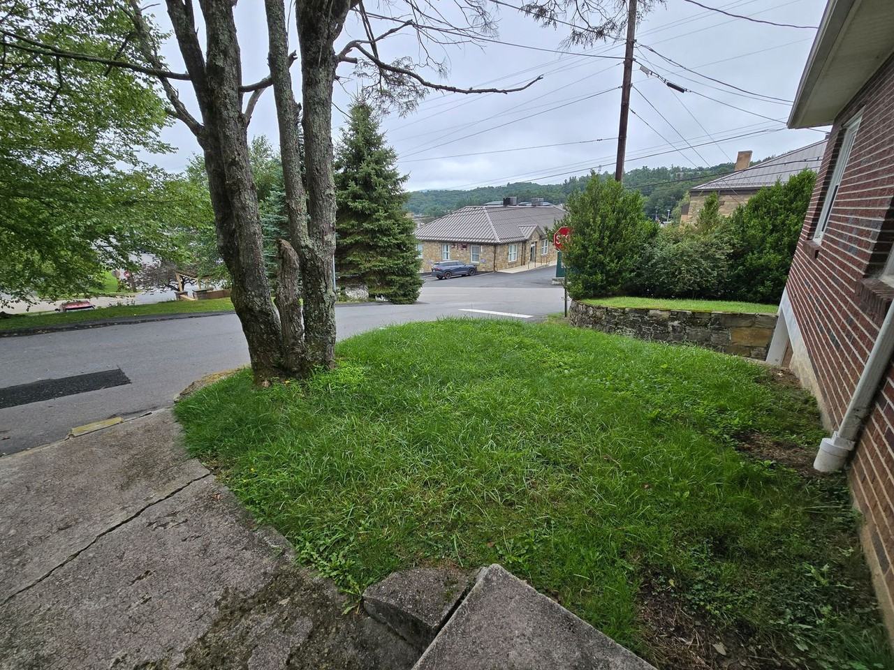 109 Gragg St - Photo 2 of 12