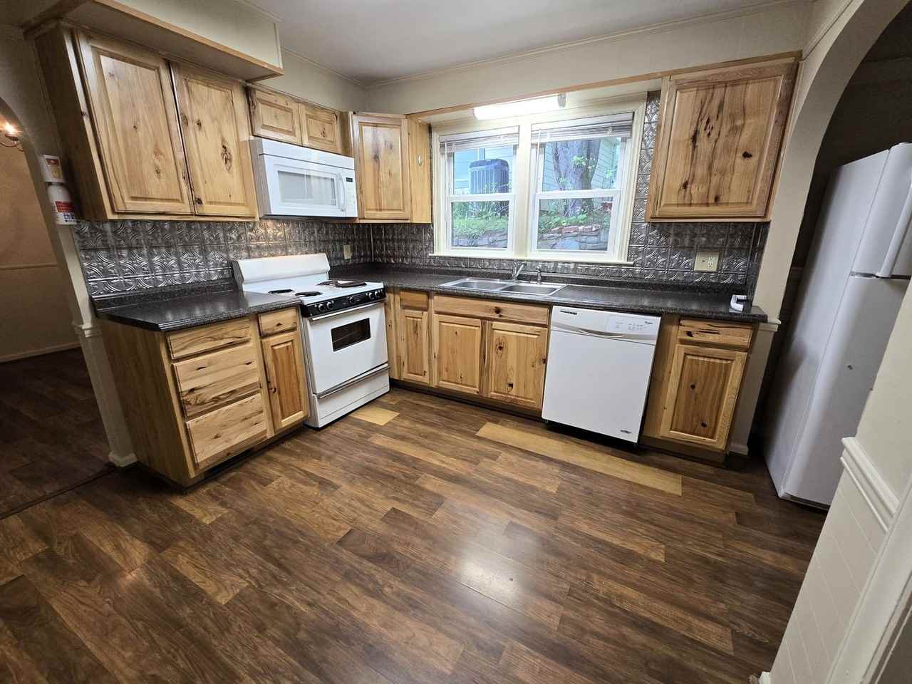 109 Gragg St - Photo 4 of 12