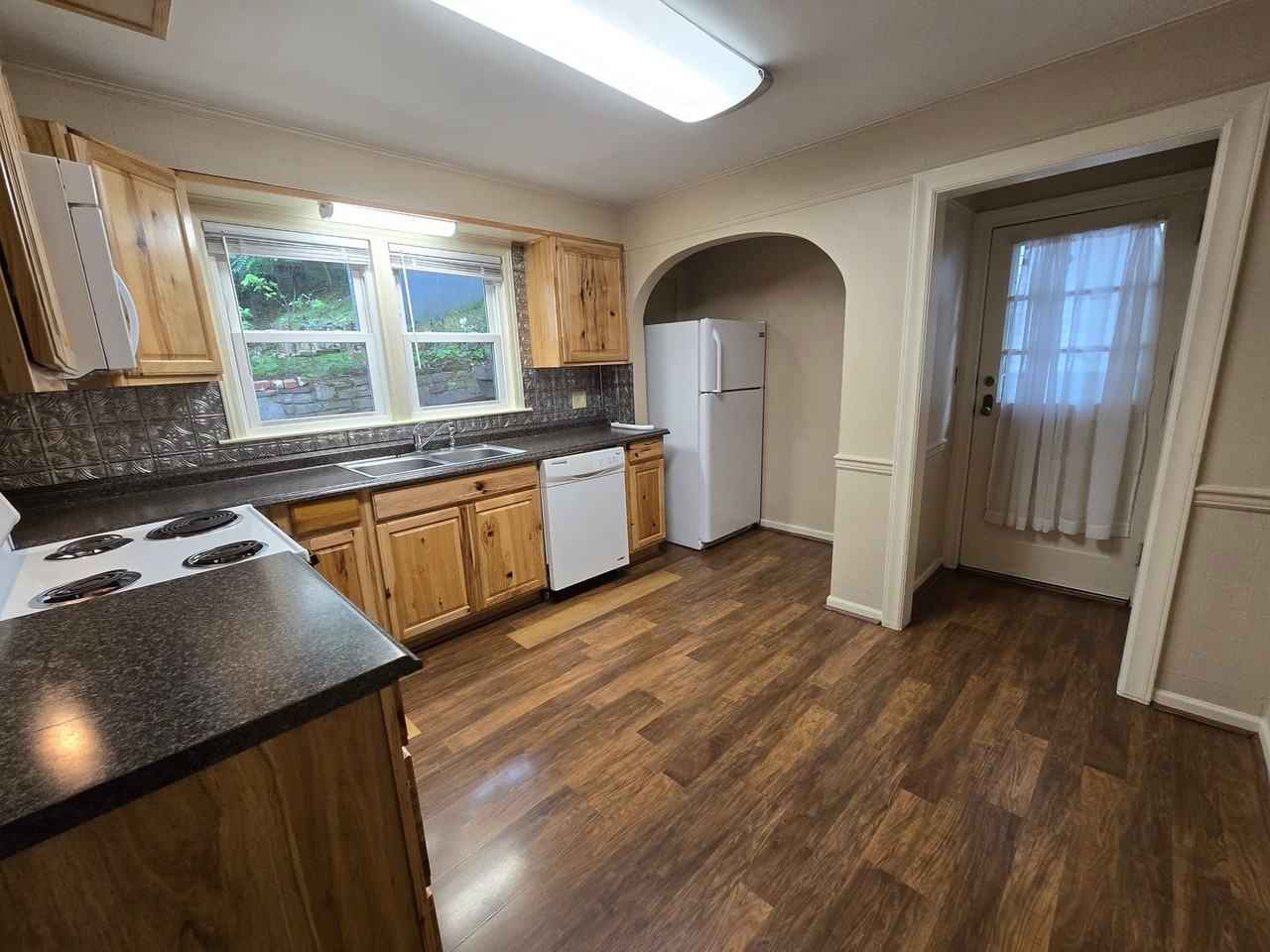 109 Gragg St - Photo 5 of 12