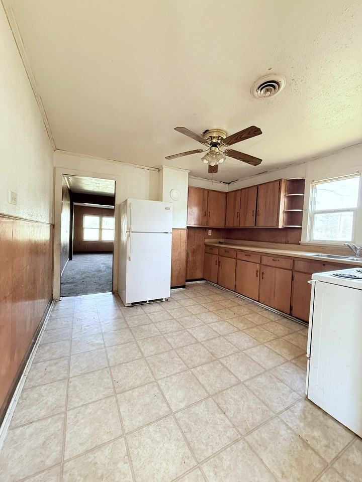 610 W Main St #1 - Photo 3 of 7