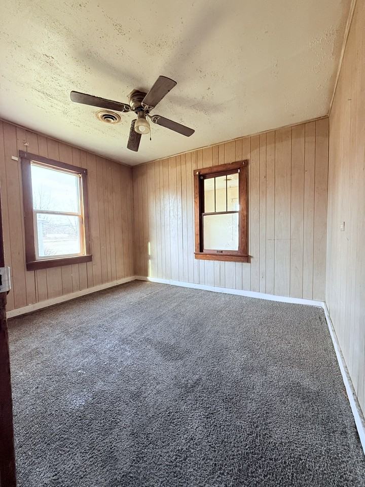 610 W Main St #1 - Photo 6 of 7