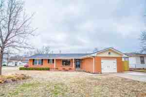 featured image of 1352 Chickasaw Dr #1