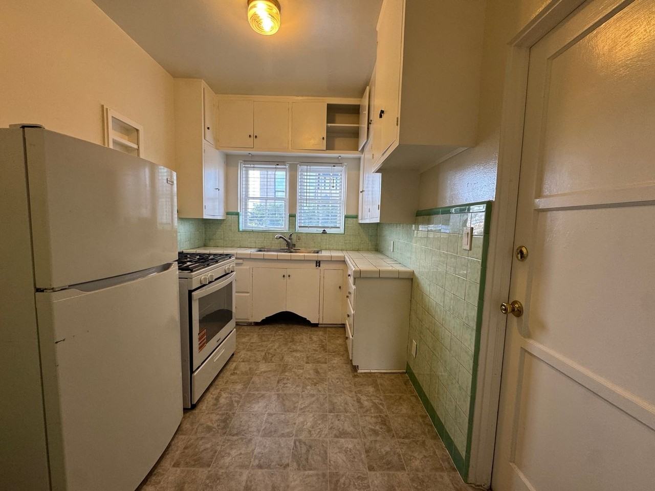 510 Upas St - Photo 7 of 12