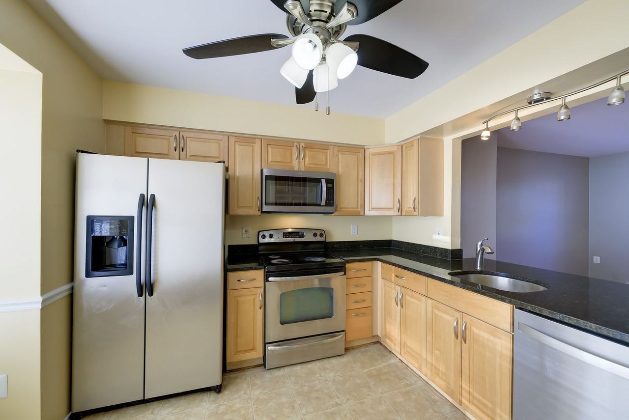 18927 Birdseye Dr - Photo 3 of 32