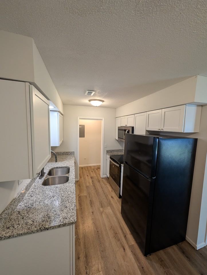 3400 Sw Burnett Rd #D - Photo 3 of 18