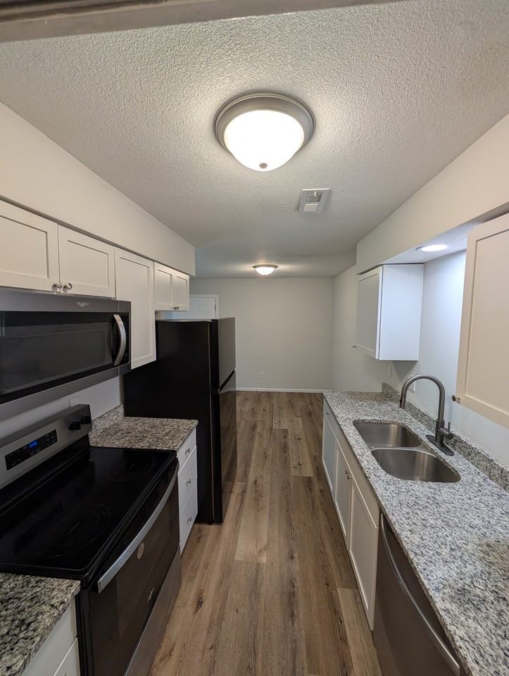 3400 Sw Burnett Rd #D - Photo 4 of 18