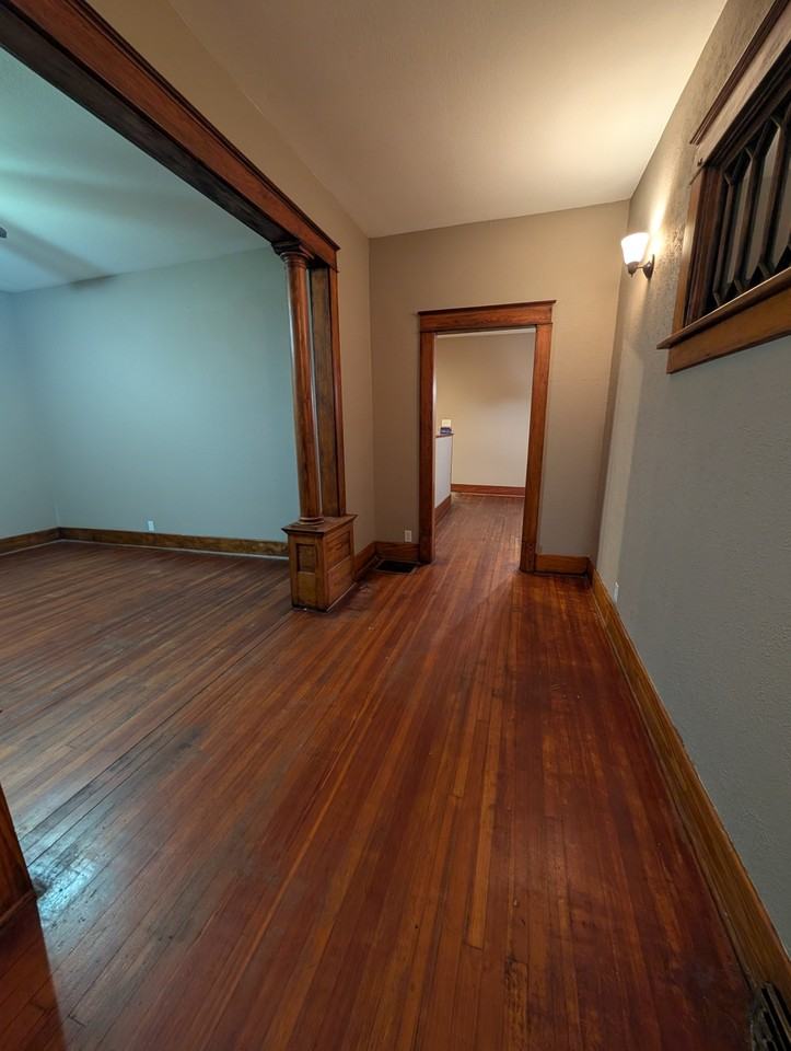 516 Ne Twiss Ave #1 - Photo 2 of 21