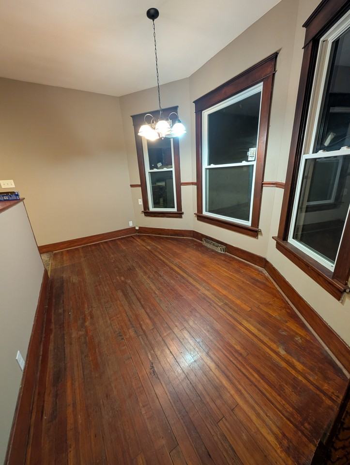 516 Ne Twiss Ave #1 - Photo 4 of 21