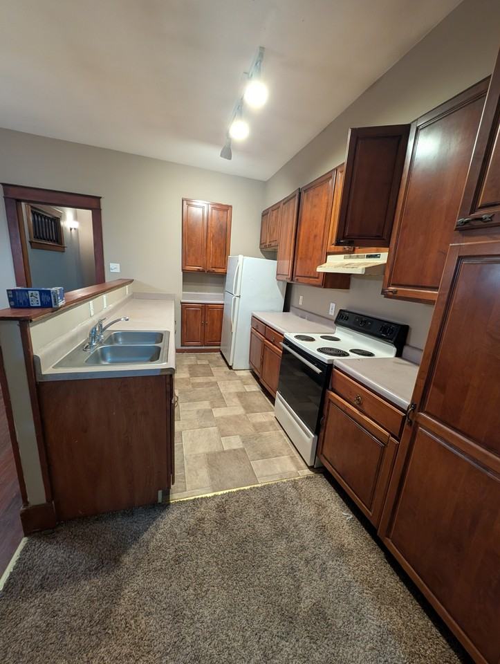 516 Ne Twiss Ave #1 - Photo 5 of 21