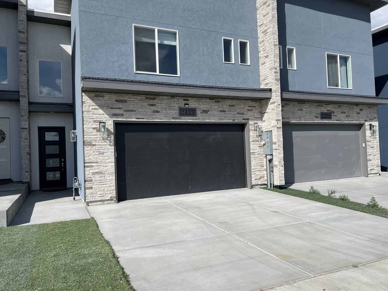 2433 N 5th St #TH - Photo 2 of 31