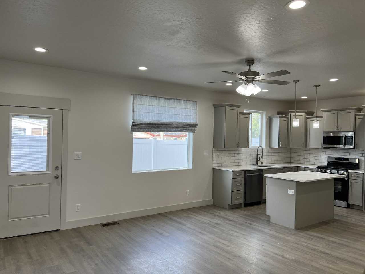 2433 N 5th St #TH - Photo 5 of 31