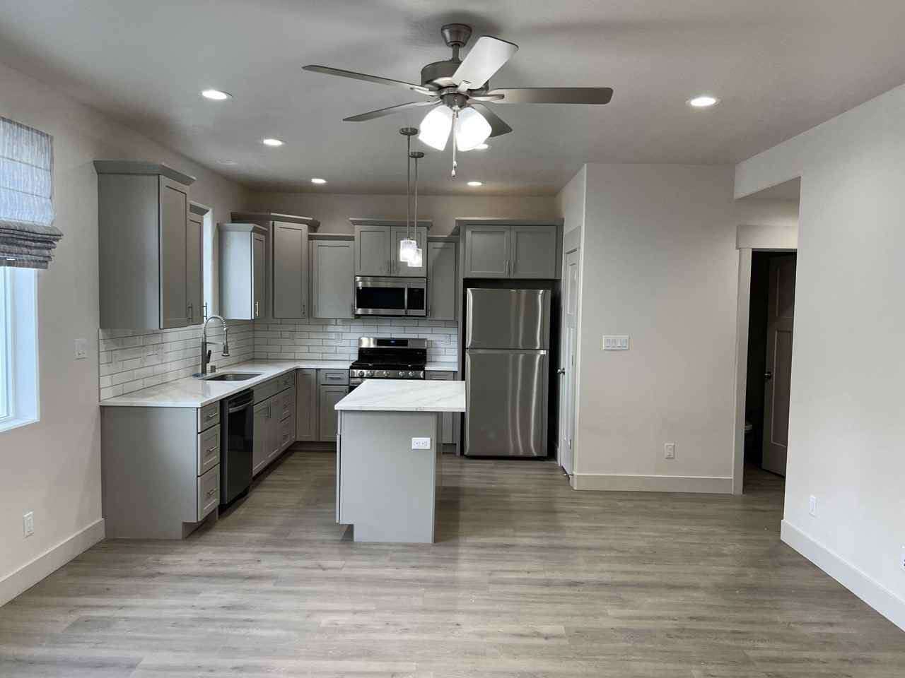 2433 N 5th St #TH - Photo 6 of 31