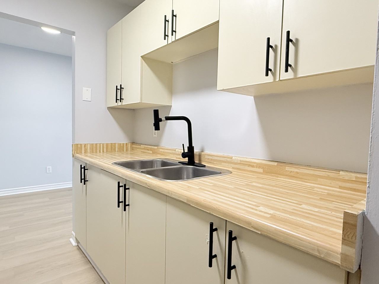 2940 Elsmere Ave #209 - Photo 4 of 22