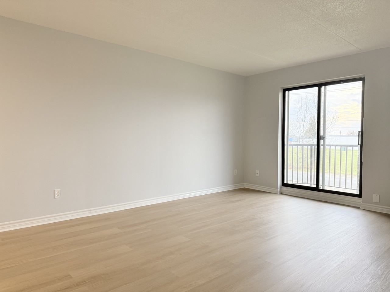 2940 Elsmere Ave #209 - Photo 7 of 22