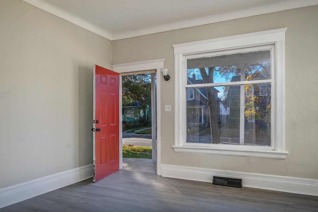 826 Woodland Ave - Photo 2 of 7