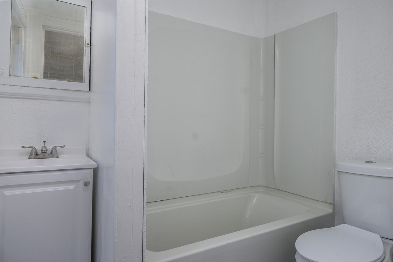 826 Woodland Ave - Photo 4 of 7