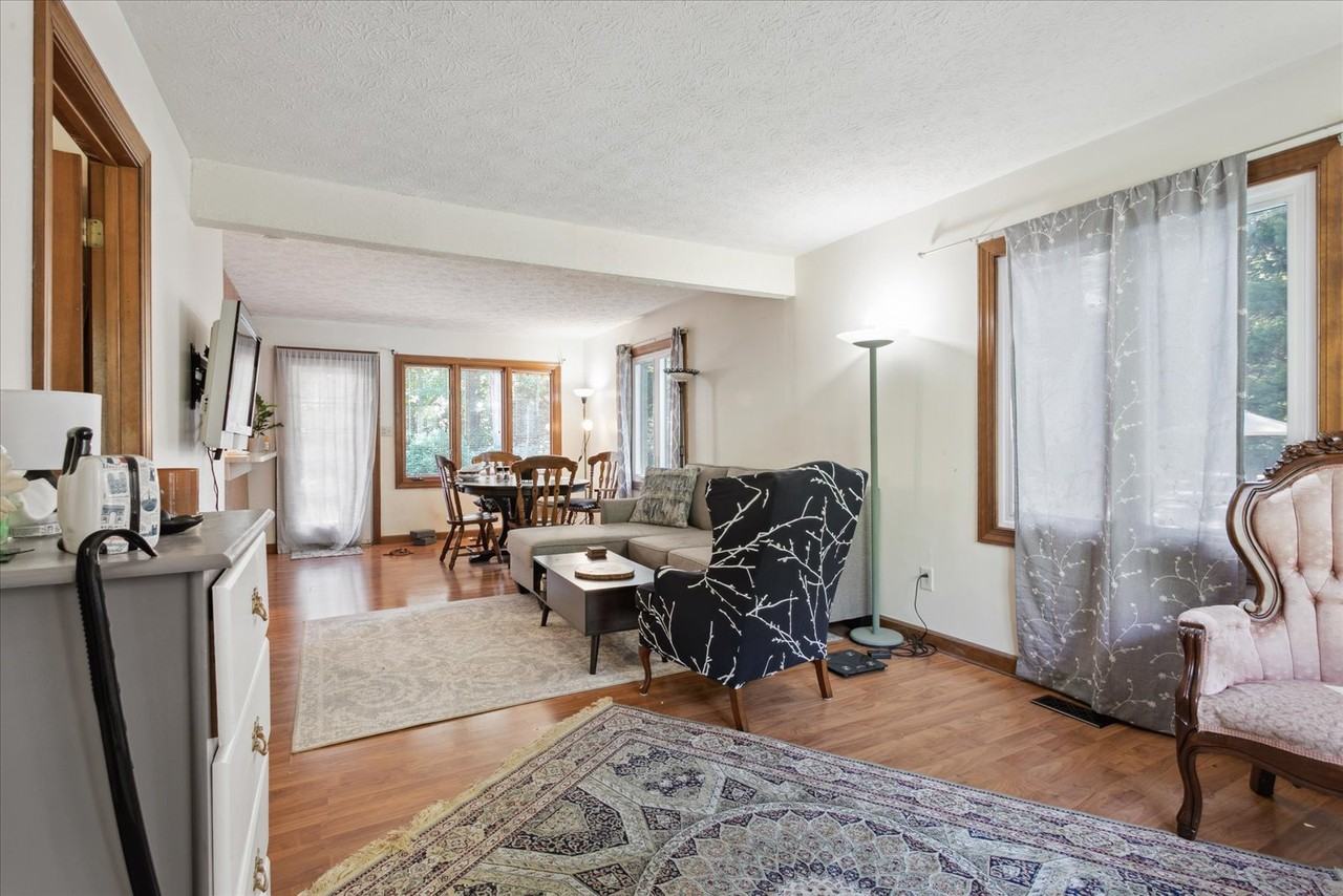 1013 Marlbank Dr #1 - Photo 3 of 23