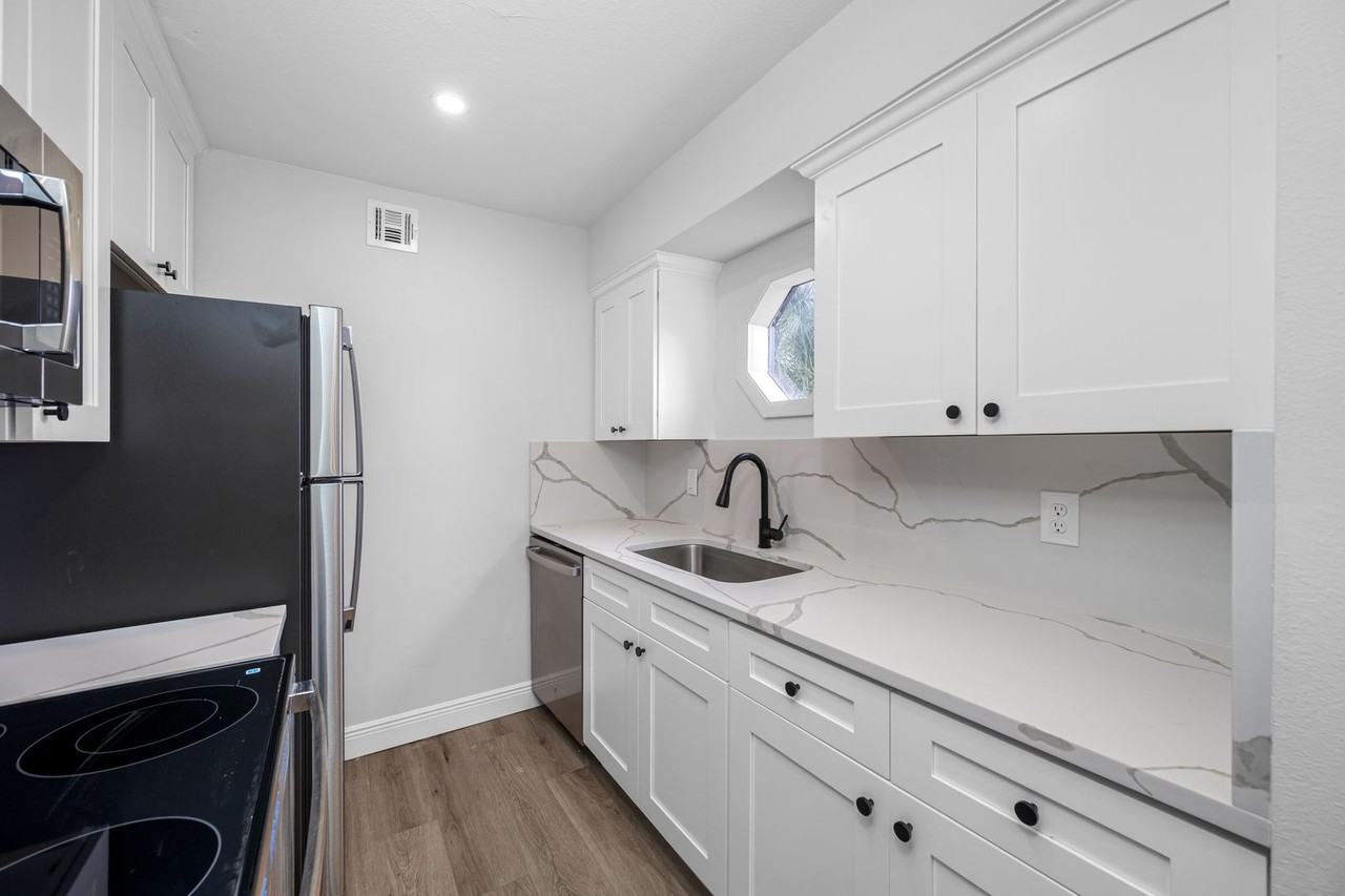 Bardmoor Flats - Photo 4 of 32