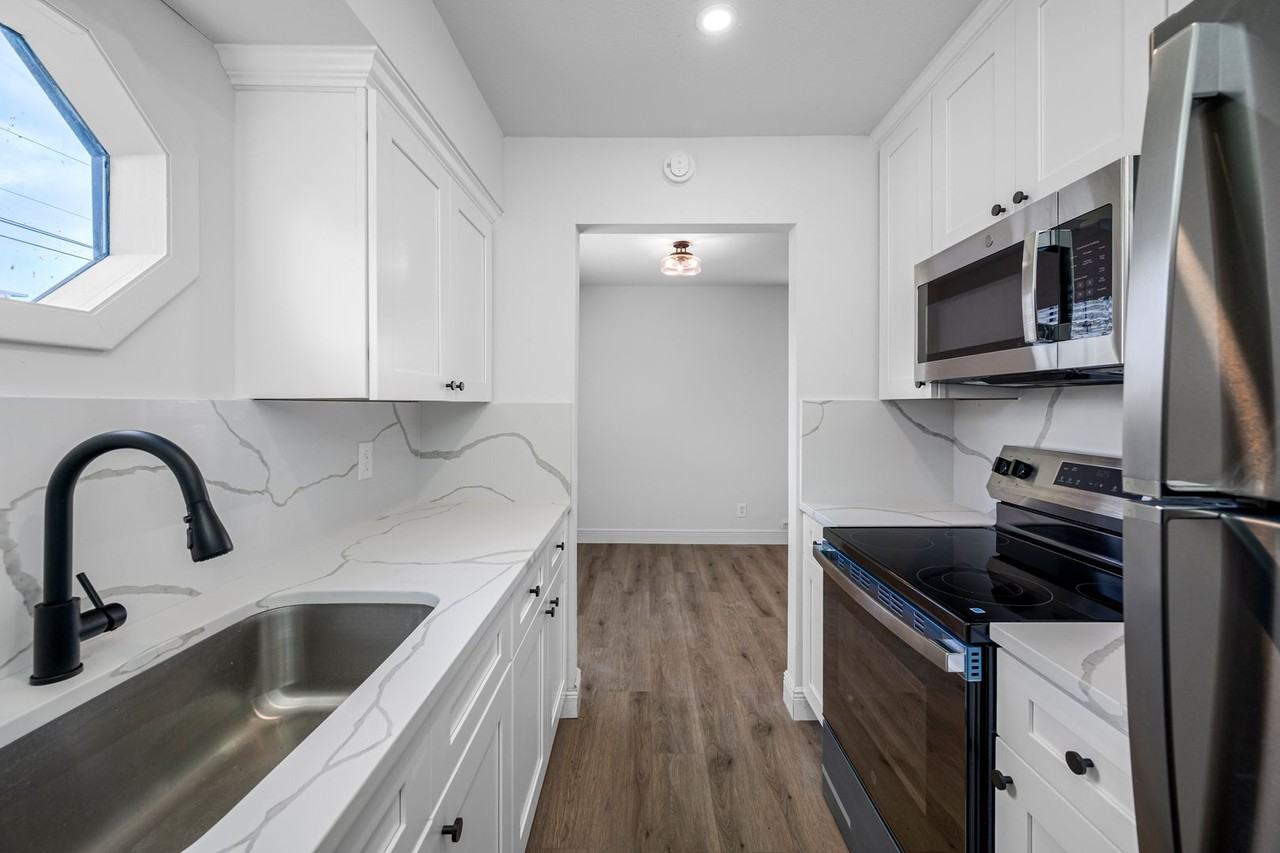 Bardmoor Flats - Photo 3 of 32