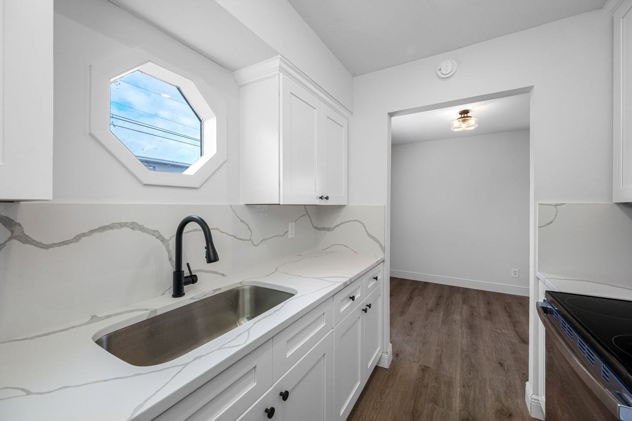 Bardmoor Flats - Photo 5 of 32