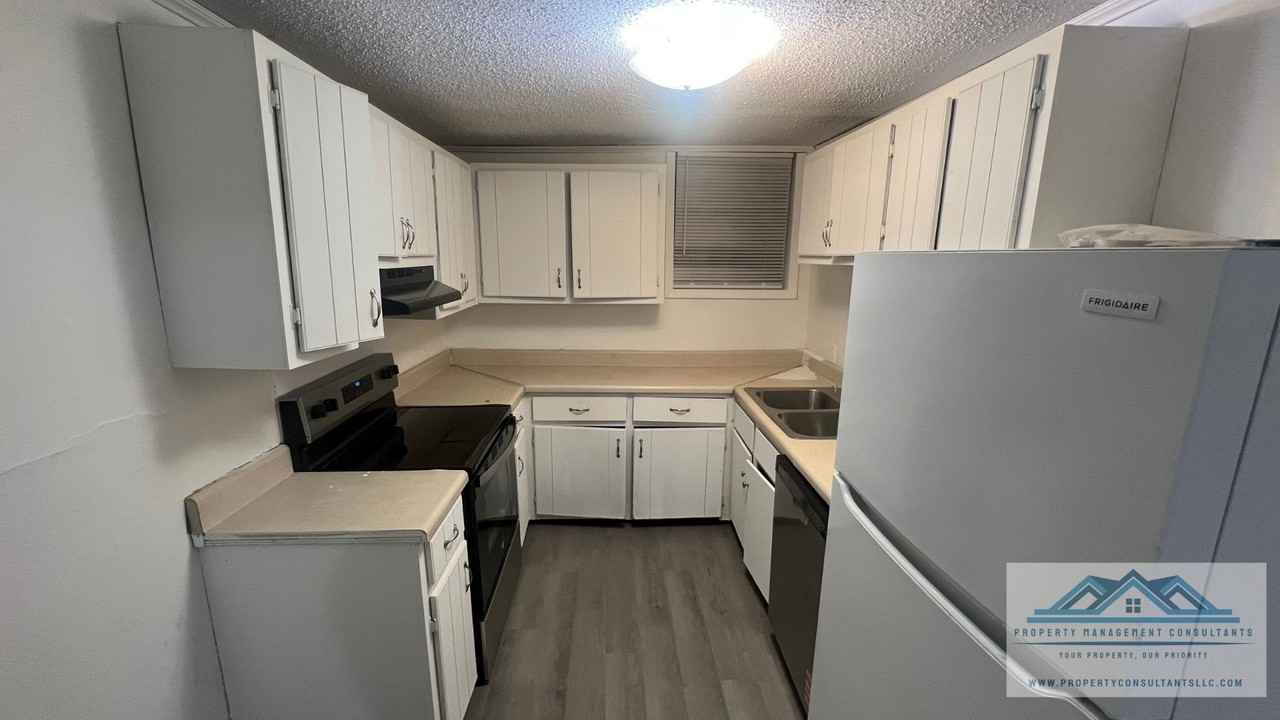 233 N Royal Ave #1 - Photo 6 of 12