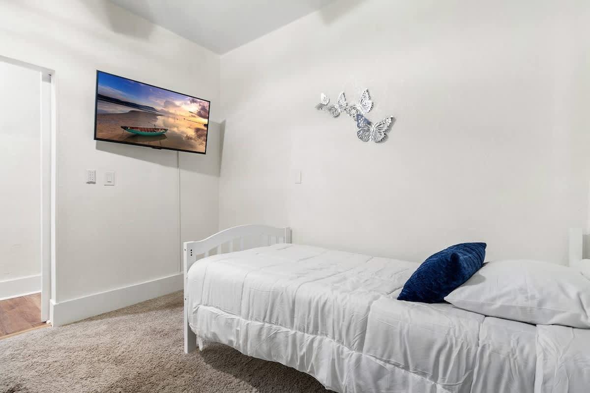 728 Johnson Ave #1 - Photo 7 of 50