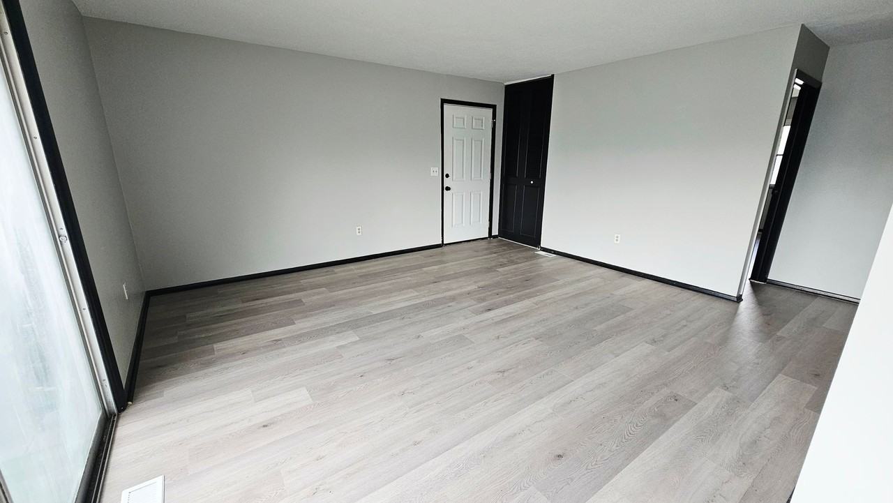 SUNSET BLVD APARTMENTS - Photo 7 of 19