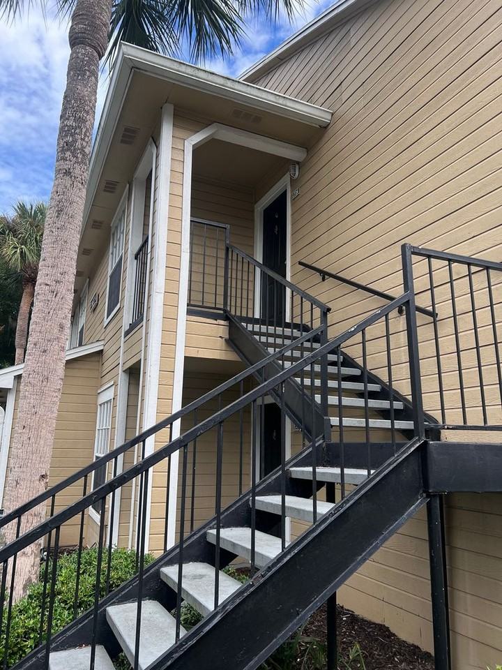 1061 S Hiawassee Rd - Photo 3 of 13