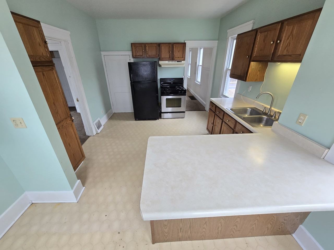 615 Pekin Ave #1 - Photo 2 of 20