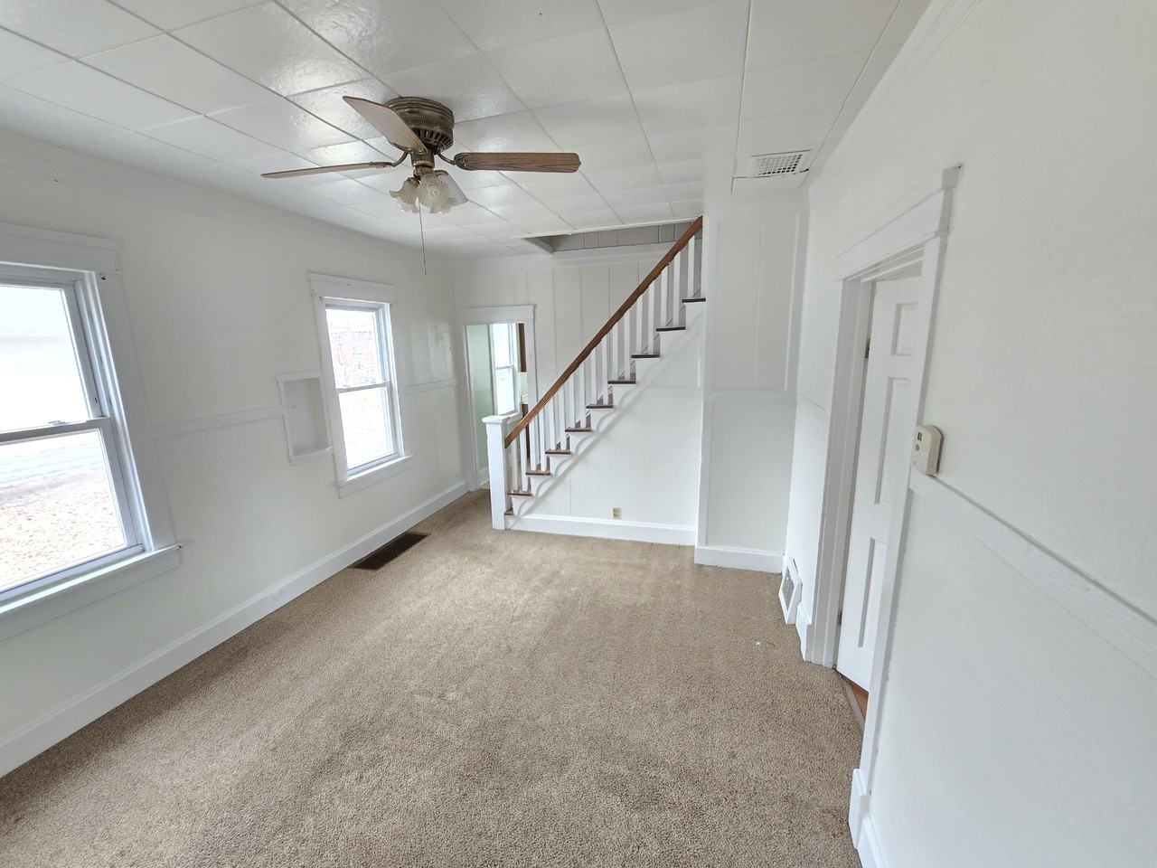 615 Pekin Ave #1 - Photo 5 of 20