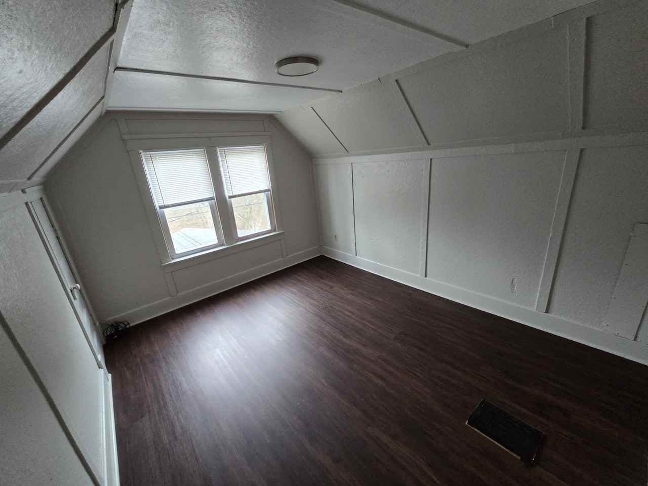 615 Pekin Ave #1 - Photo 7 of 20