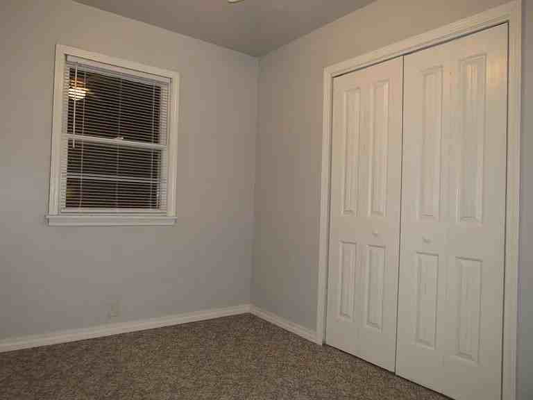 1813 W 21st St #1 - Photo 7 of 10