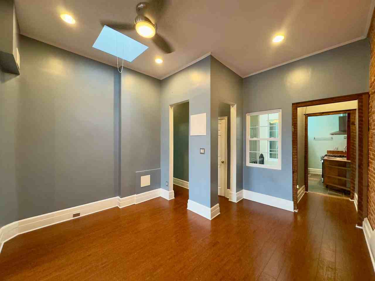 1609 Bolton St - Photo 3 of 16