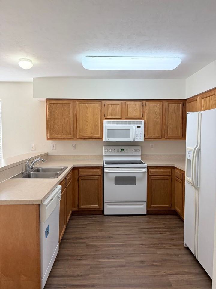 3757 Nw 27th St - Photo 5 of 14