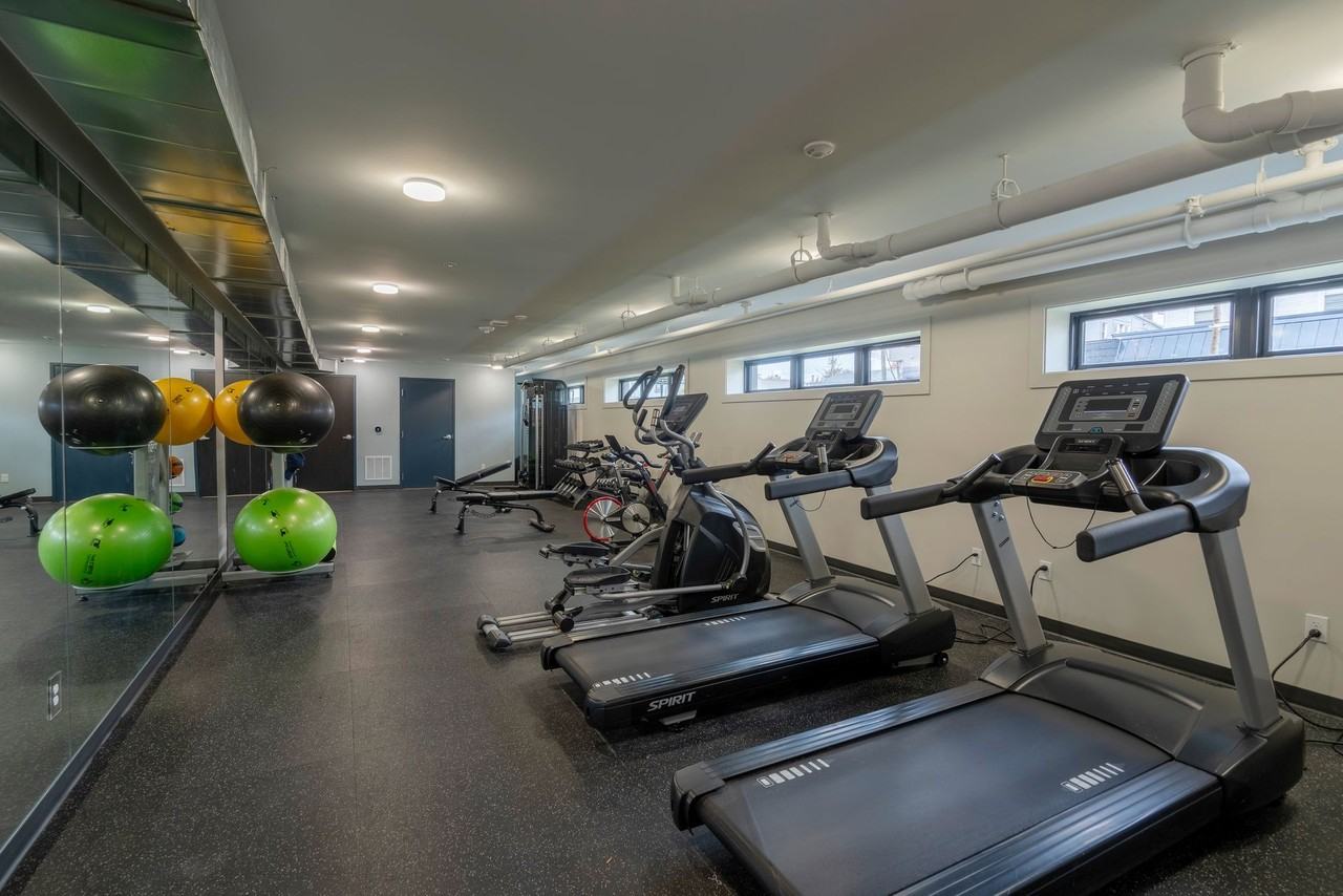 Victory on Leonard - Photo 3 of 50