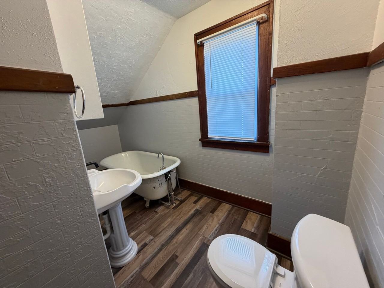 903 Kingwood St - Photo 5 of 13