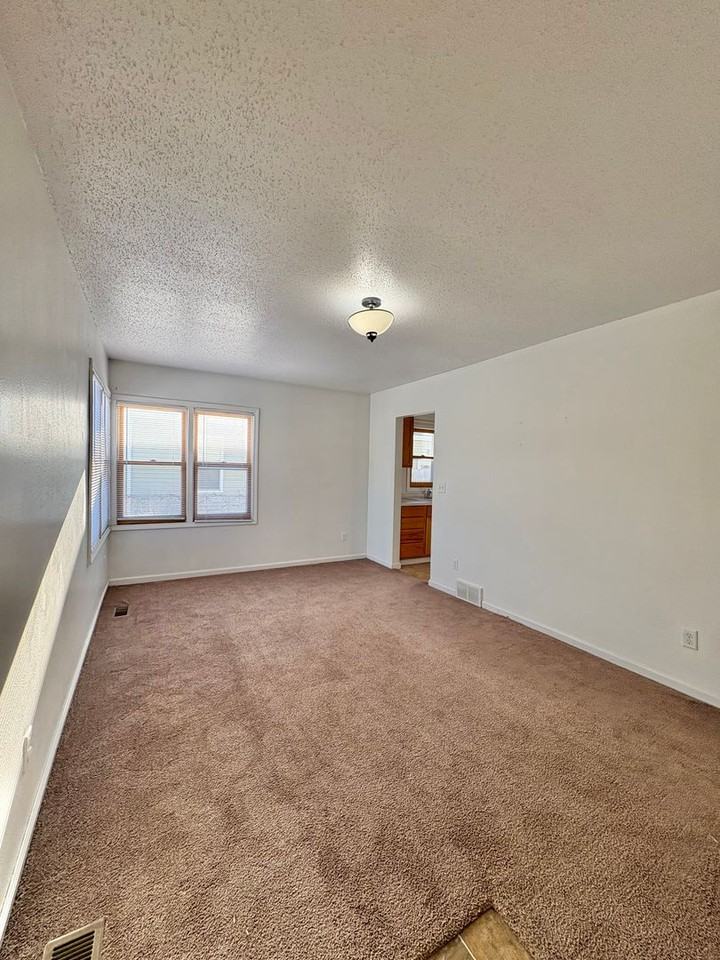 525 12th St Nw - Photo 4 of 15