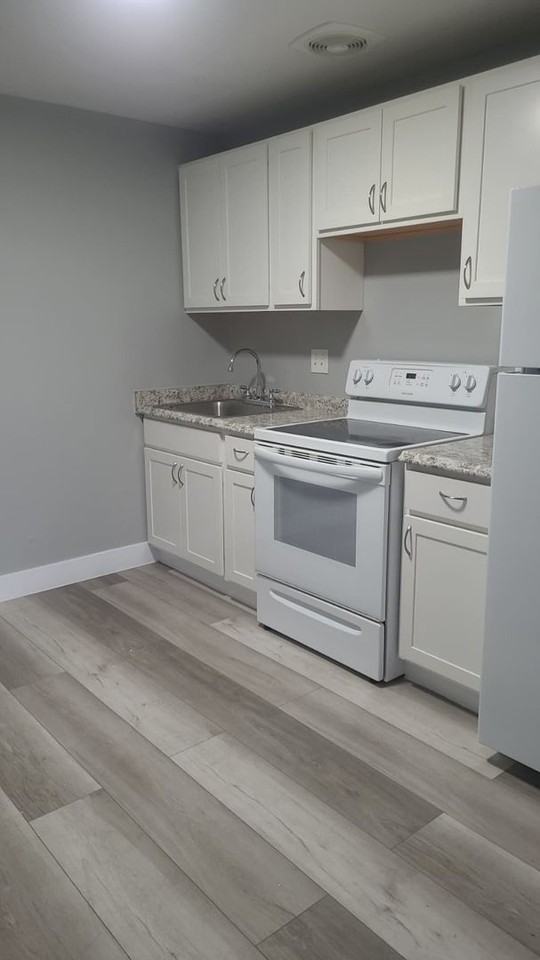 Central Park Apartments - Photo 4 of 41